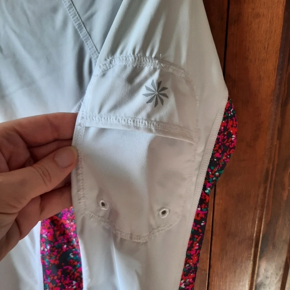 Athleta Santa Cruz Cutback Long Sleeve Rashguard Top White Swim Shirt Size M